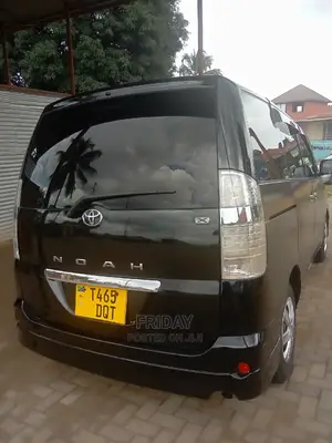 Toyota Noah 2.0 AWD (8 Seater) 2005 Black