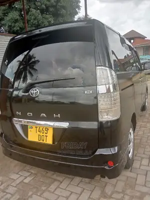 Toyota Noah 2.0 AWD (8 Seater) 2005 Black