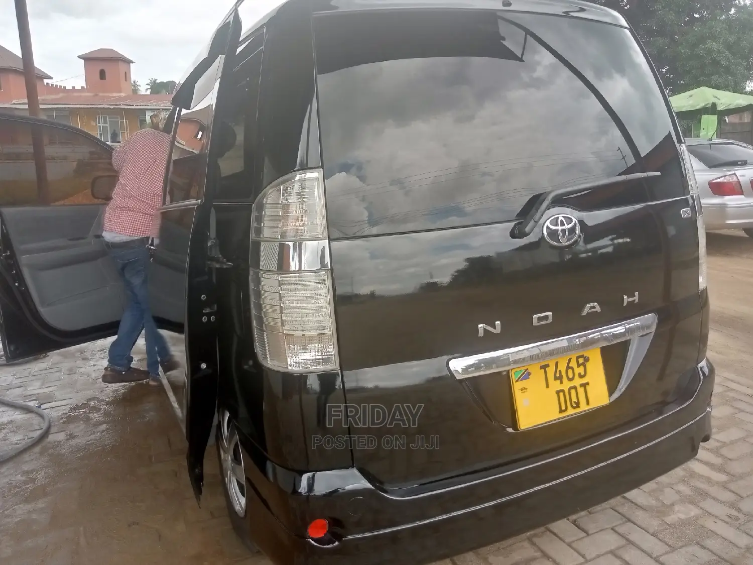 Toyota Noah 2.0 AWD (8 Seater) 2005 Black