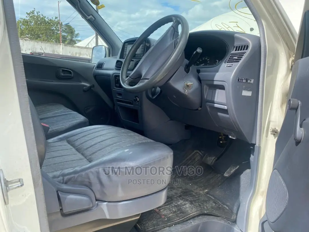 Toyota Lite-Ace 2004 White