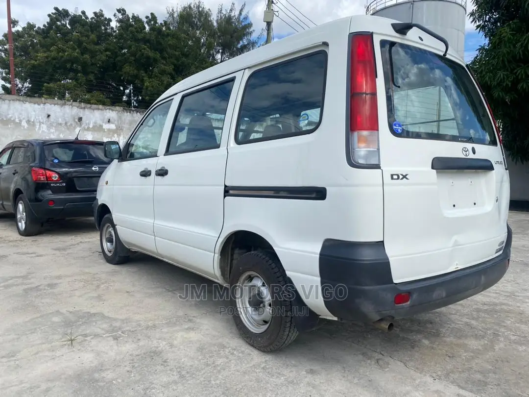 Toyota Lite-Ace 2004 White