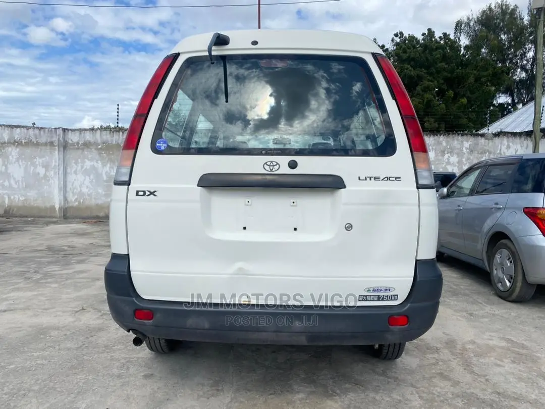 Toyota Lite-Ace 2004 White