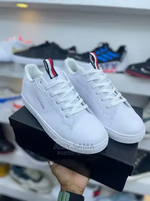 Tommy Sneakers