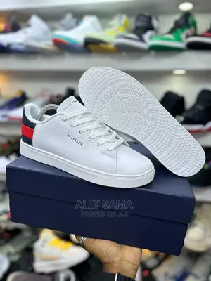 Tommy Sneakers