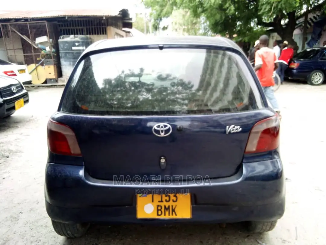 Toyota Vitz 2004 Blue