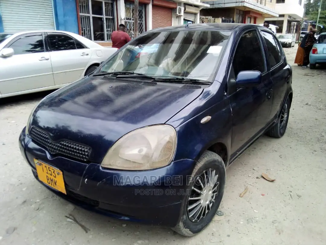 Toyota Vitz 2004 Blue