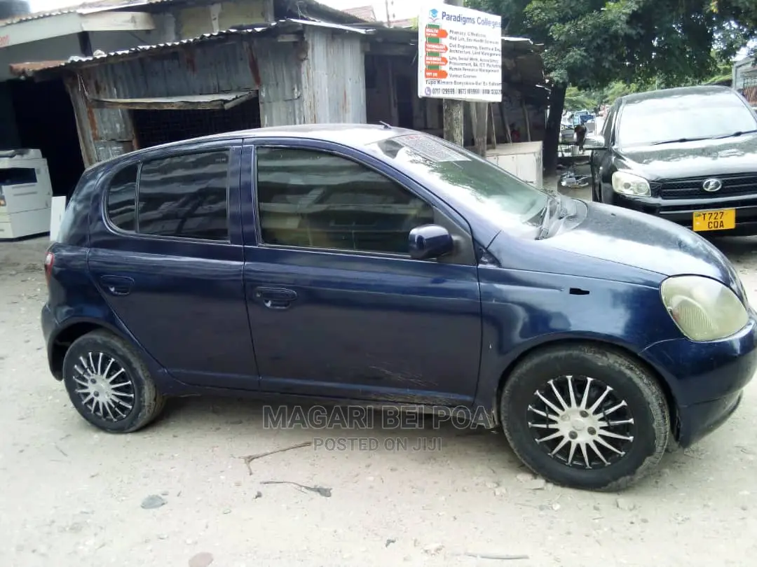 Toyota Vitz 2004 Blue