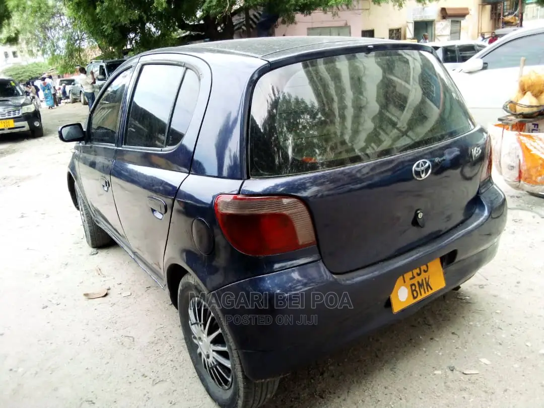 Toyota Vitz 2004 Blue