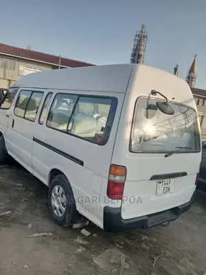 Toyota HiAce 2006 White