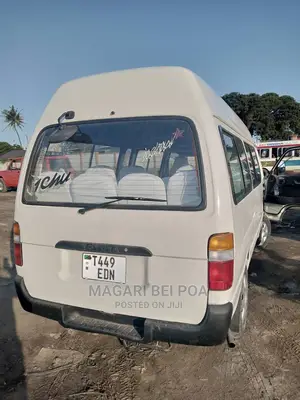 Toyota HiAce 2006 White
