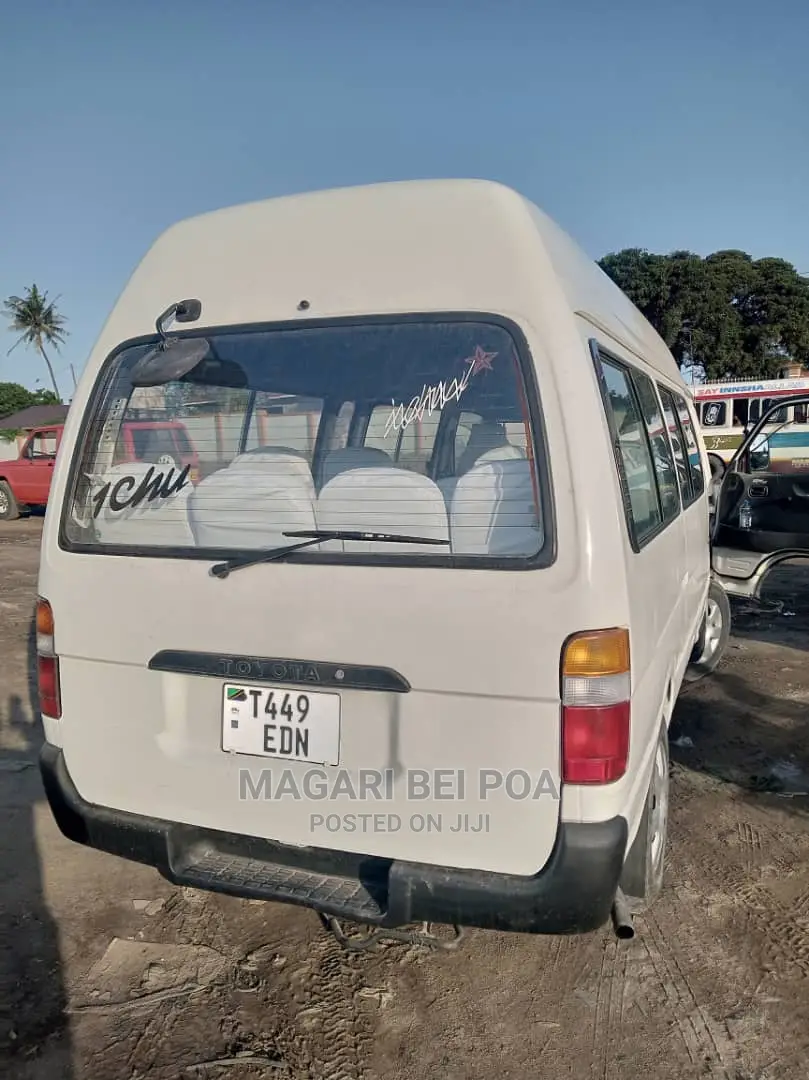 Toyota HiAce 2006 White