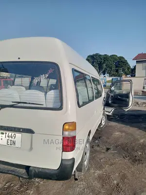 Toyota HiAce 2006 White