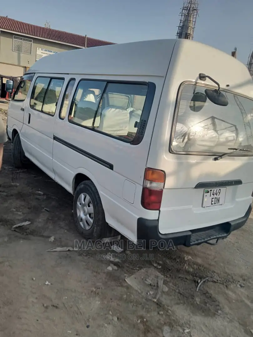 Toyota HiAce 2006 White