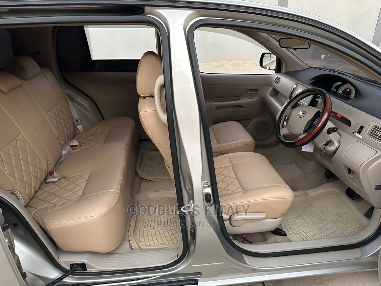 Toyota Raum 2004 Beige