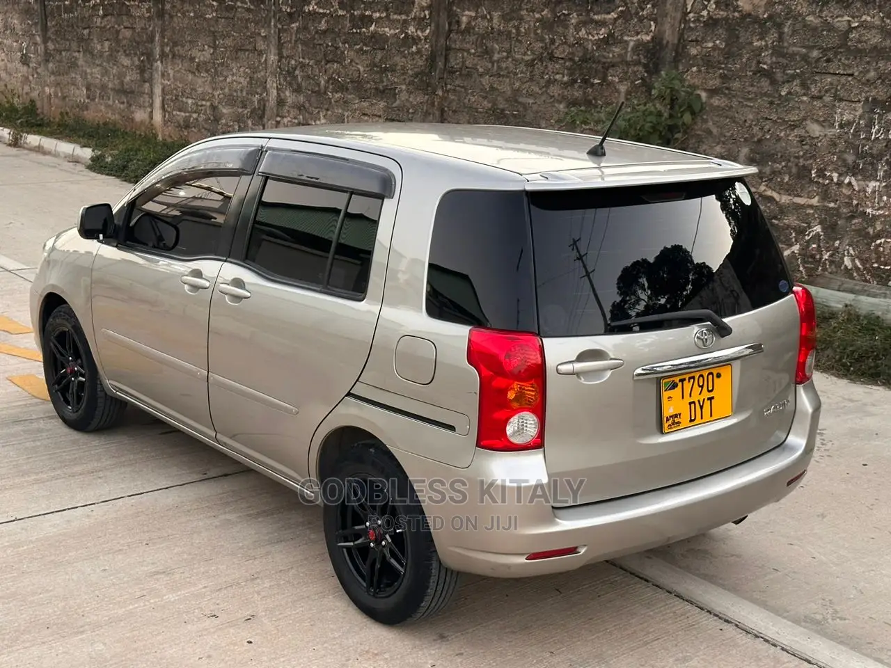 Toyota Raum 2004 Beige