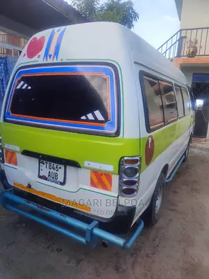 Toyota HiAce 2002 Orange