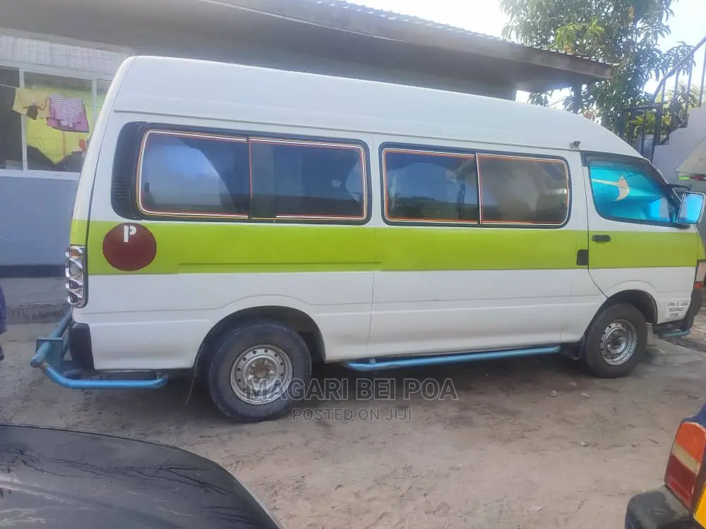 Toyota HiAce 2002 Orange