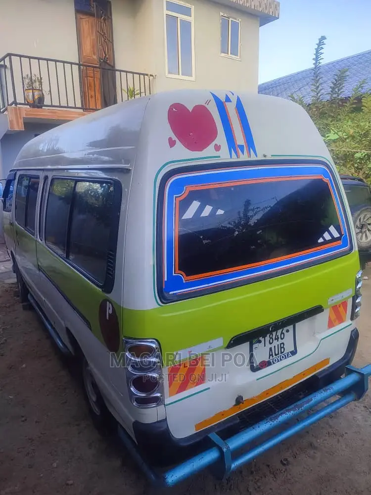Toyota HiAce 2002 Orange