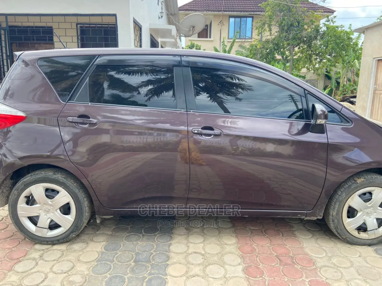 Toyota Ractis 1.5 AWD 2012 Brown