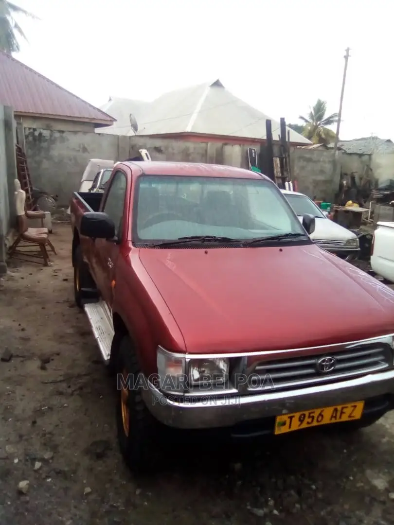 Toyota Hilux 2001 Red