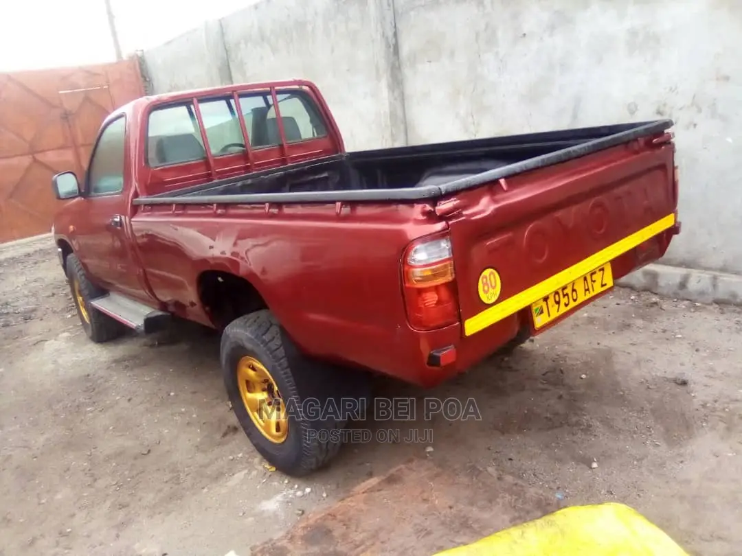 Toyota Hilux 2001 Red