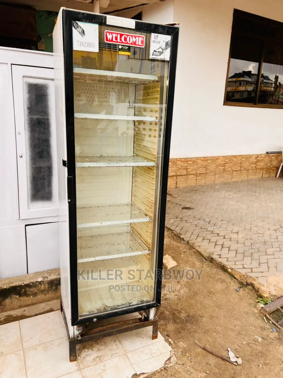 Display Fridge Inapga Kazi Sana