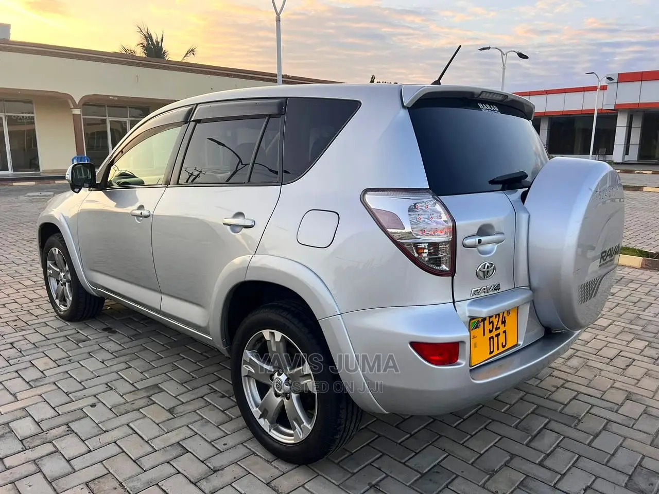 Toyota RAV4 2011 Silver