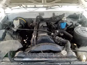 Toyota Hilux 2001 White