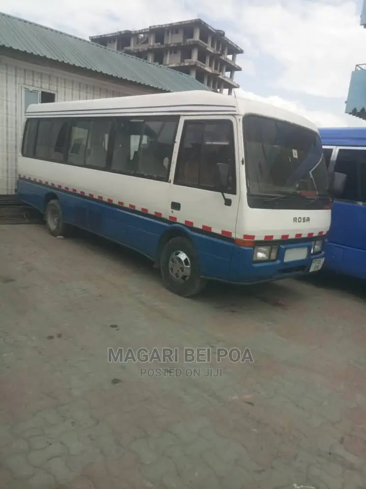 Mitsubishi Fuso Rosa 2000 White