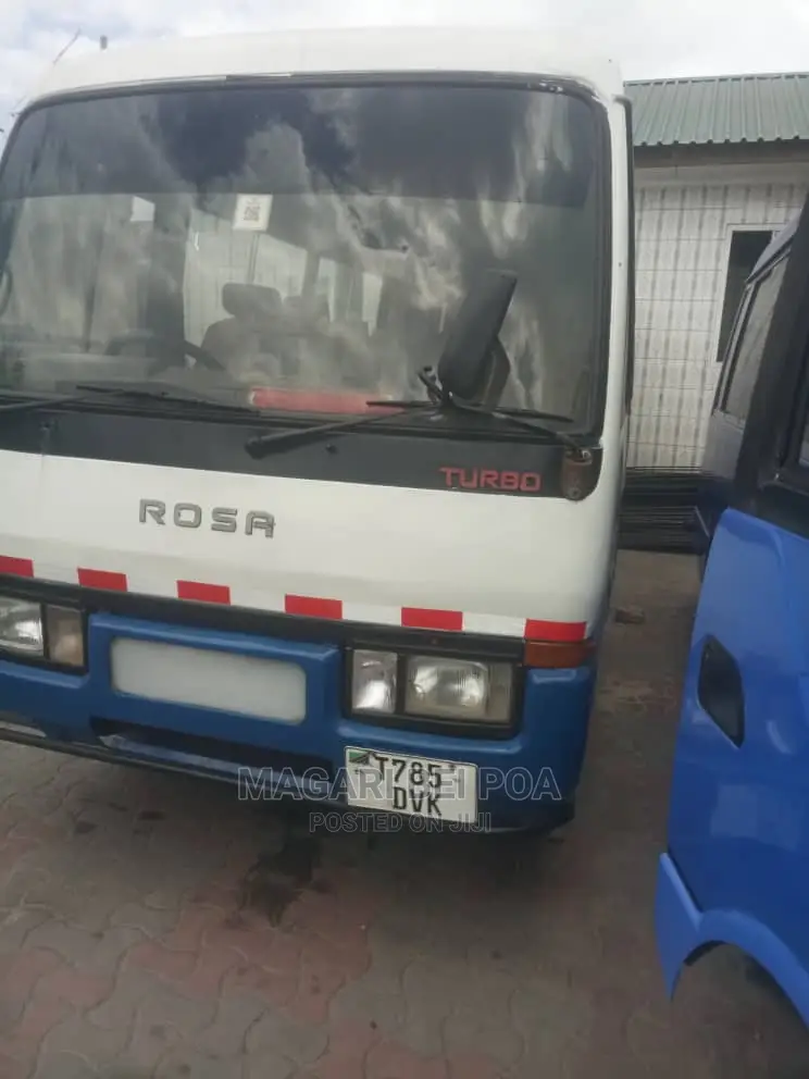 Mitsubishi Fuso Rosa 2000 White