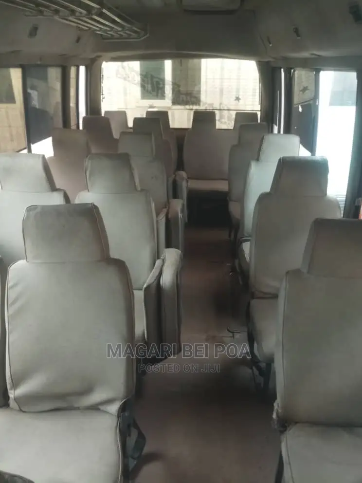 Mitsubishi Fuso Rosa 2000 White