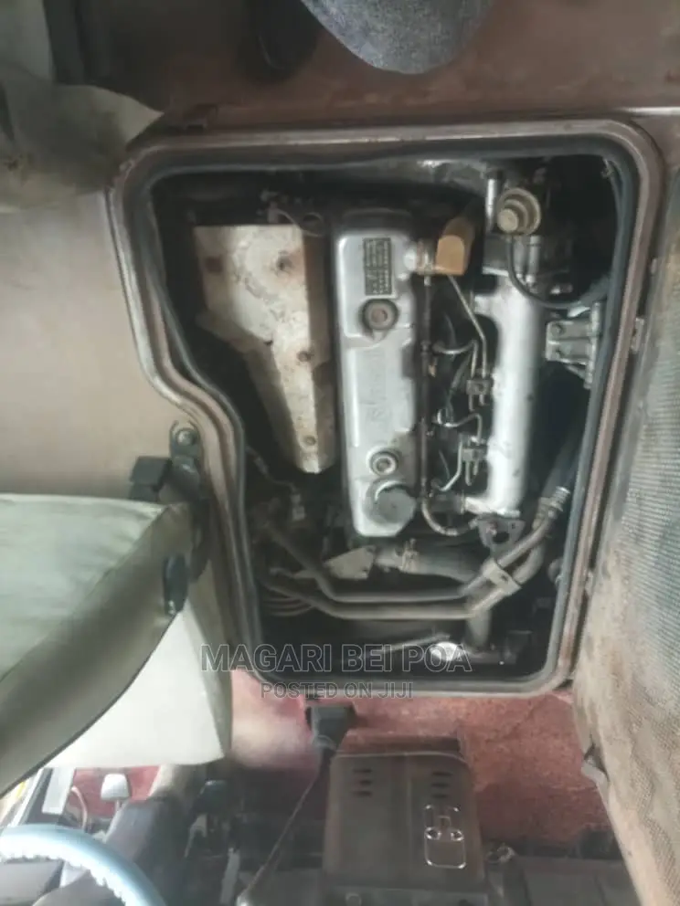 Mitsubishi Fuso Rosa 2000 White