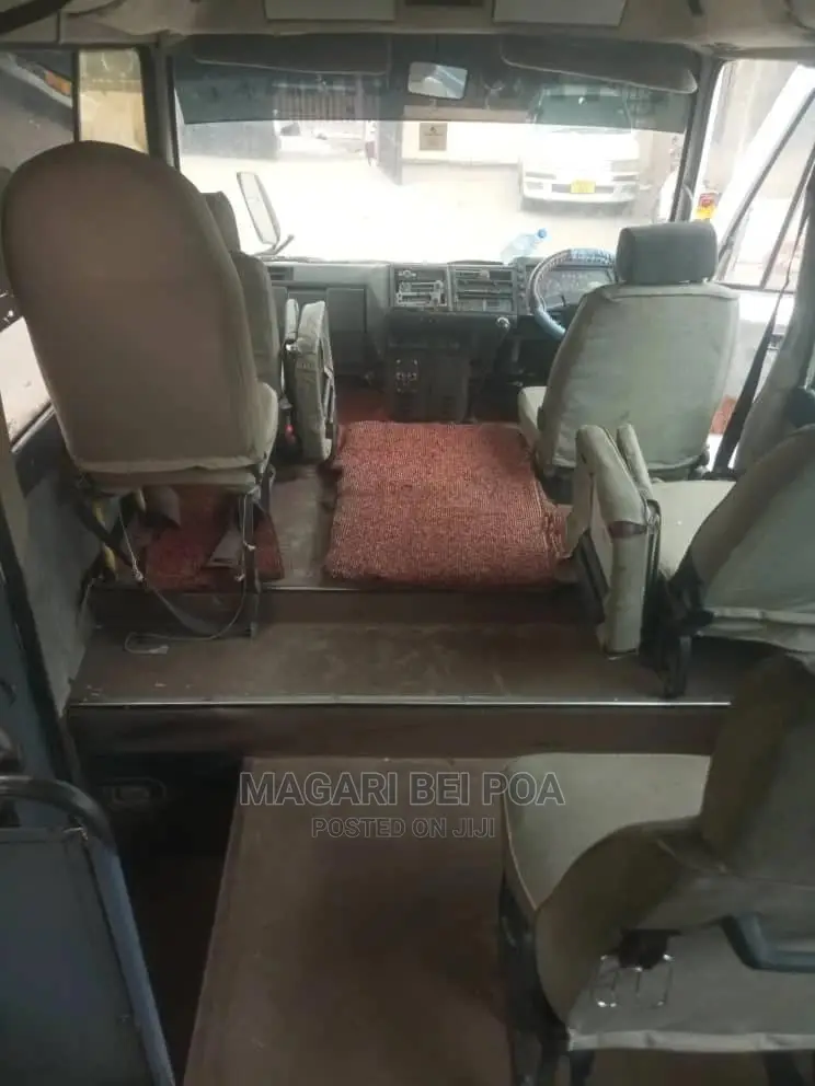 Mitsubishi Fuso Rosa 2000 White