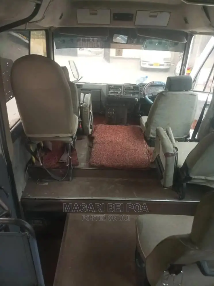 Mitsubishi Fuso Rosa 2000 White