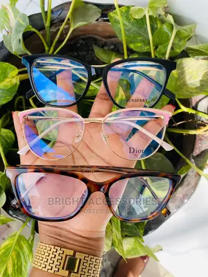 Miwani Unaweza Ukaweka Lens
