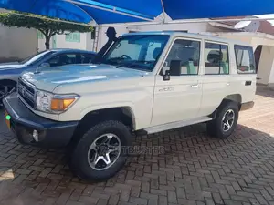 Toyota Land Cruiser 4.0 V6 GL 2015 White