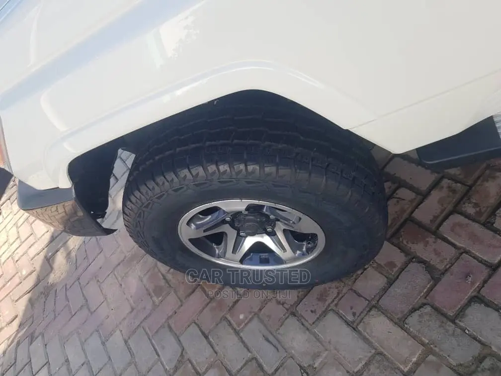 Toyota Land Cruiser 4.0 V6 GL 2015 White
