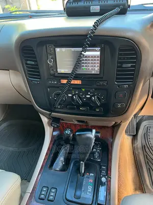 Toyota Land Cruiser 2005 Red
