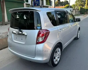 Toyota Ractis 1.5 FWD 2009 Silver