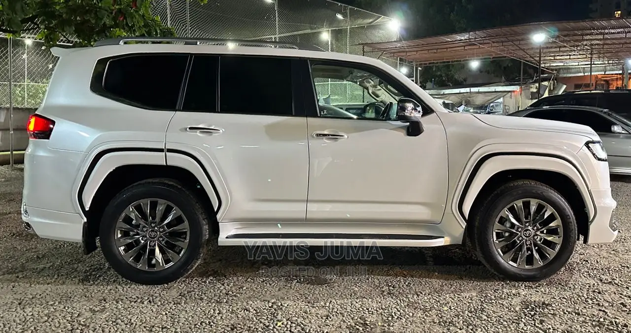 Toyota Land Cruiser 2022 White