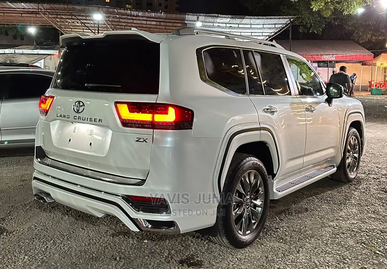 Toyota Land Cruiser 2022 White