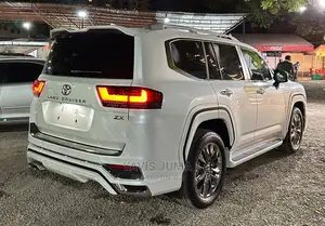 Toyota Land Cruiser 2022 White