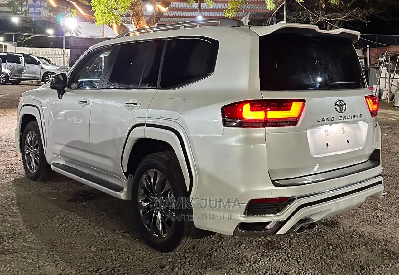 Toyota Land Cruiser 2022 White