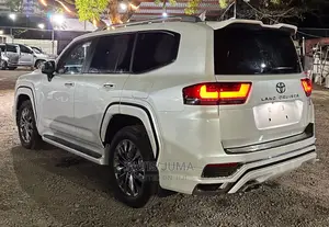 Toyota Land Cruiser 2022 White