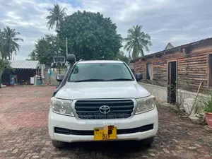Toyota Land Cruiser 4.5 V8 VXR 2013 White