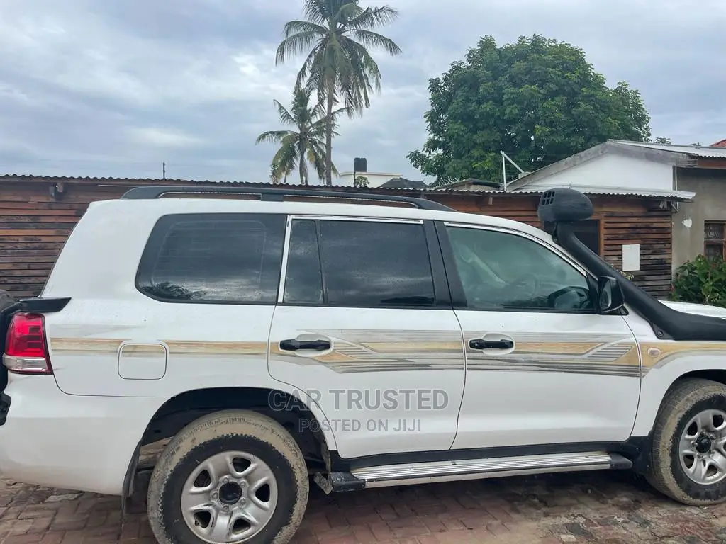 Toyota Land Cruiser 4.5 V8 VXR 2013 White