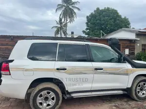 Toyota Land Cruiser 4.5 V8 VXR 2013 White
