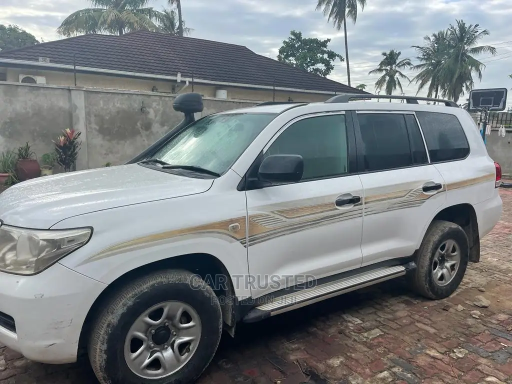 Toyota Land Cruiser 4.5 V8 VXR 2013 White