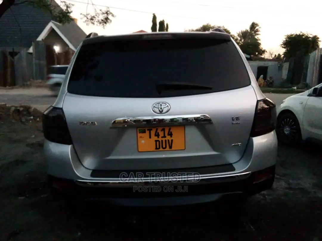 Toyota Kluger 2018 Silver