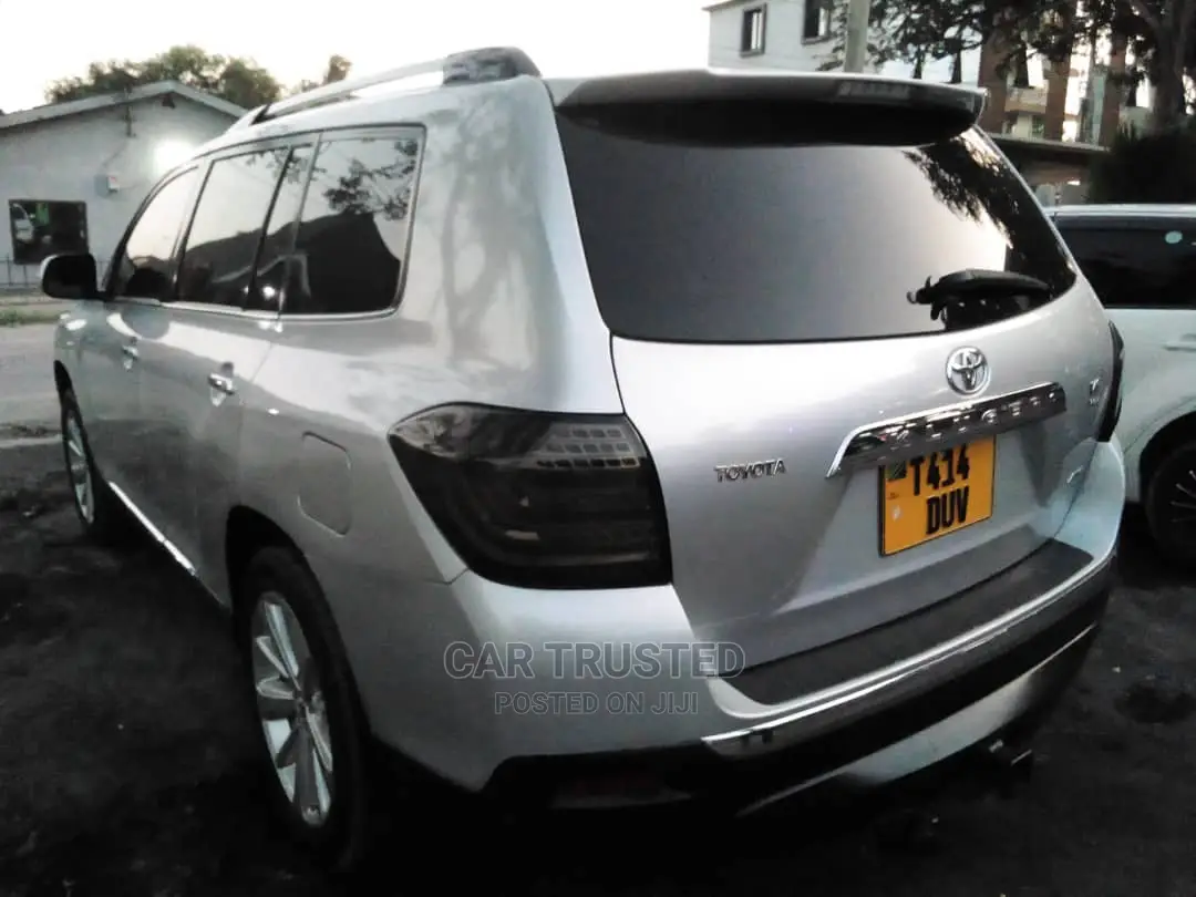 Toyota Kluger 2018 Silver